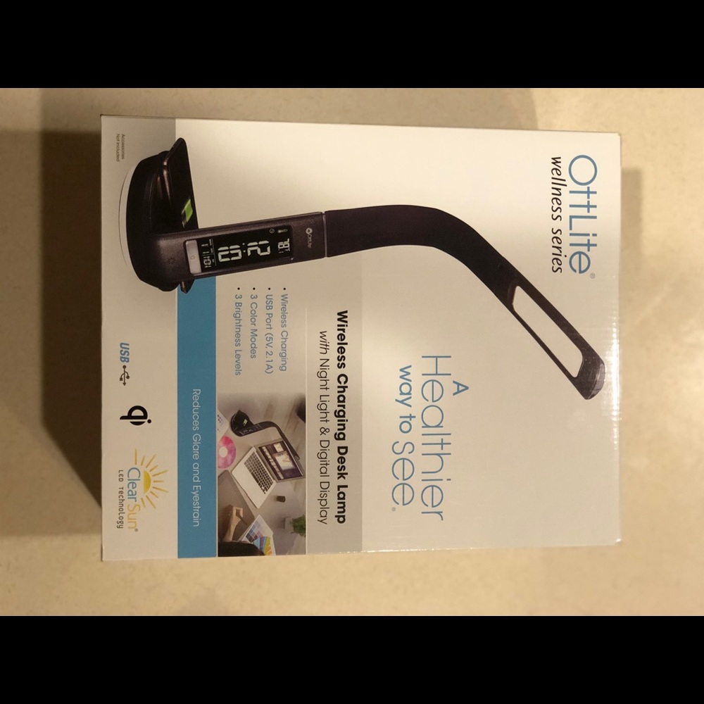 Wireless charging desk lamp